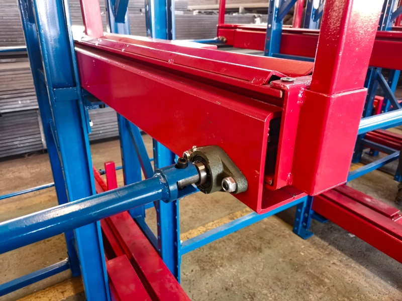 Transmission shaft and bearing housing on telescopic cantilever rack