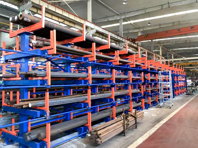 Motorized telescopic rack with remote control